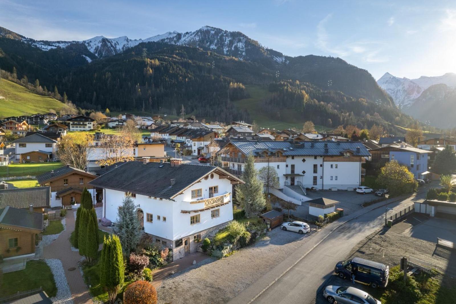 Dorfchalets & Apartments - Authentic Experience In Centre Of Kaprun Including Tauernspa And Summercard 외부 사진